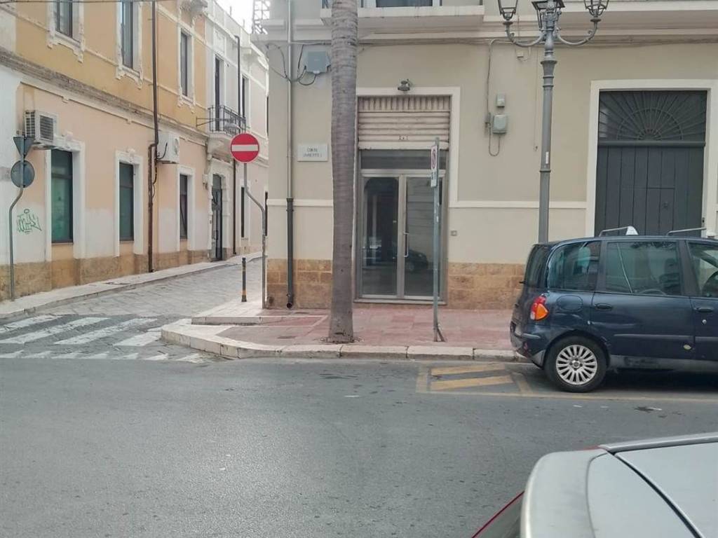 negozio in vendita a Brindisi in zona Centro Città