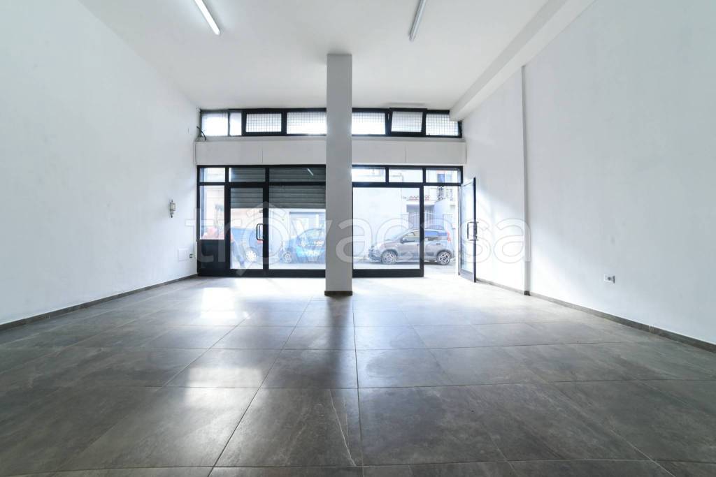 negozio in vendita a Brindisi in zona Sant'Angelo