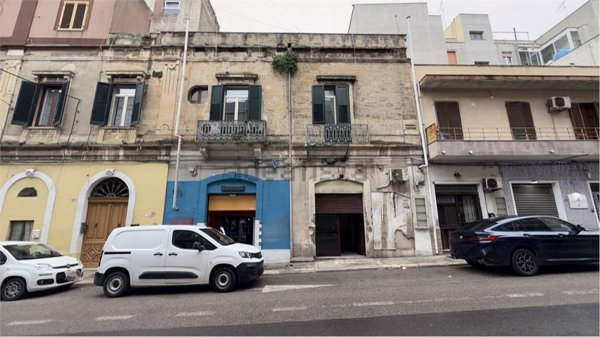 locale commerciale in vendita a Brindisi in zona Centro Città