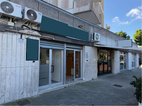 negozio in vendita a Brindisi in zona Bozzano