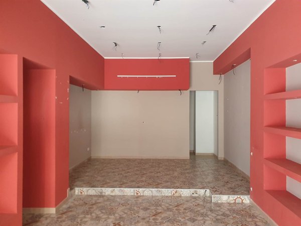 negozio in vendita a Brindisi in zona Commenda