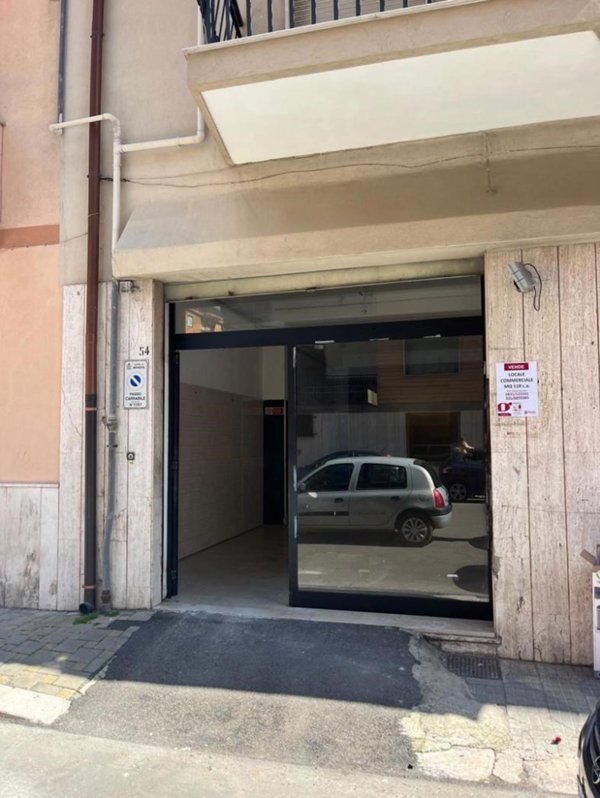 negozio in vendita a Brindisi in zona Cappuccini