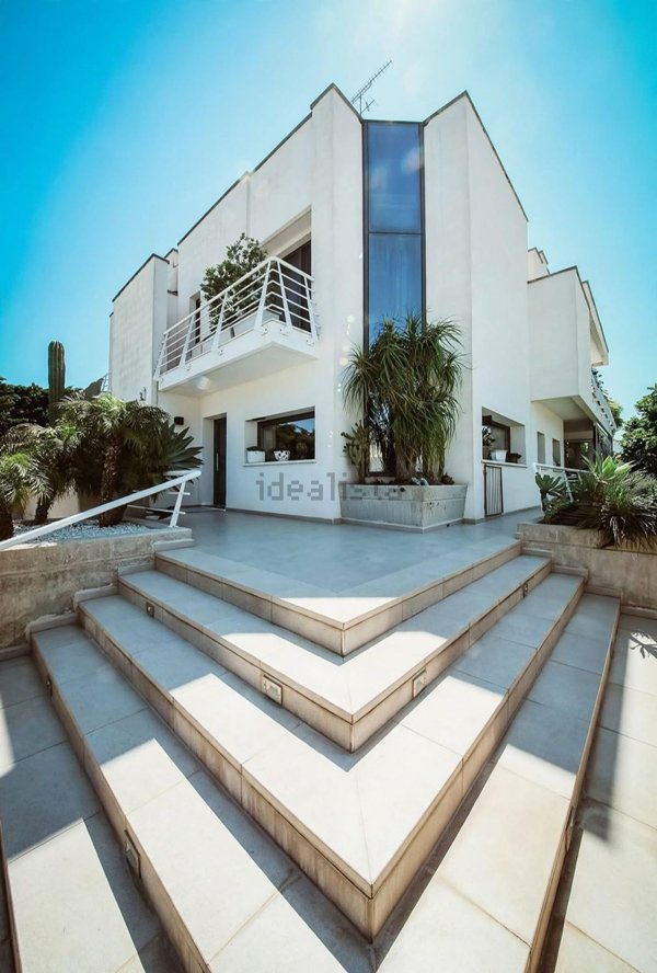 casa indipendente in vendita a Brindisi in zona Santa Maria del Casale