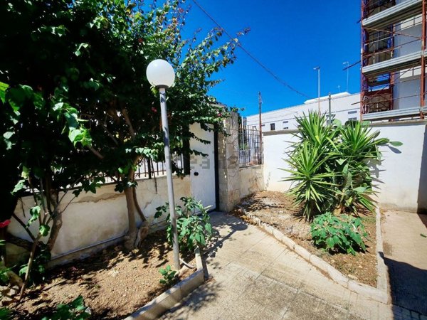 casa indipendente in vendita a Brindisi