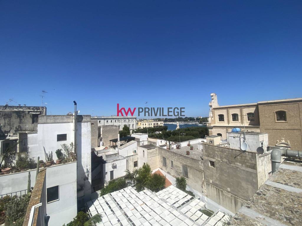 casa indipendente in vendita a Brindisi in zona Centro Città