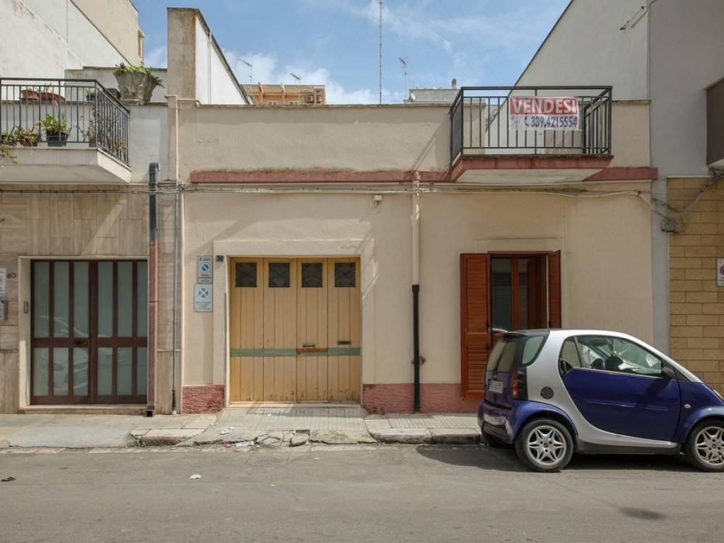 casa indipendente in vendita a Brindisi in zona Commenda