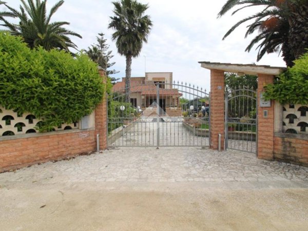 casa indipendente in vendita a Brindisi in zona Tuturano