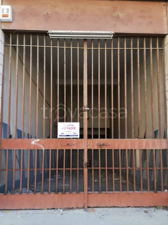 locale commerciale in vendita a Brindisi in zona Commenda