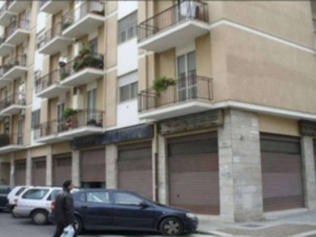 negozio in vendita a Brindisi in zona Commenda