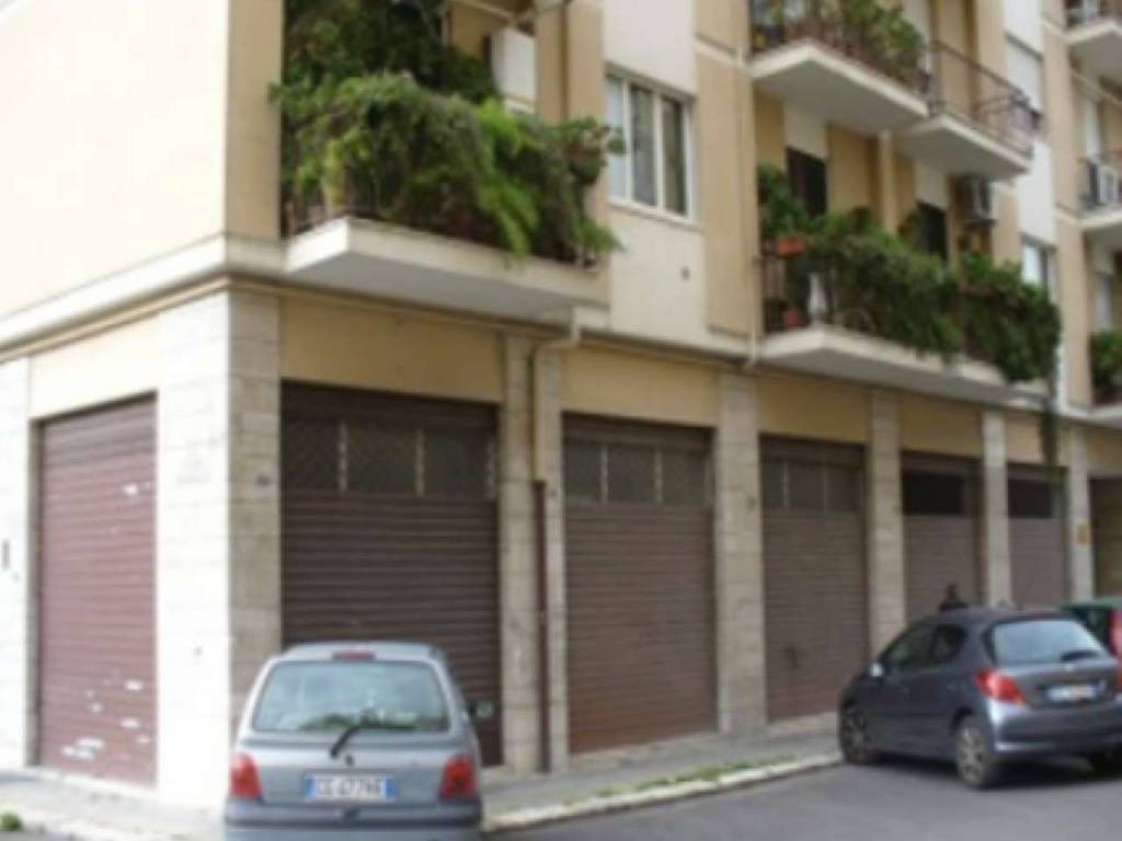 negozio in vendita a Brindisi in zona Commenda