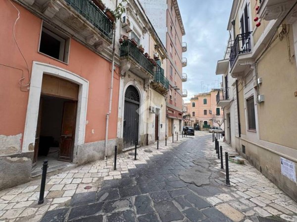 casa indipendente in vendita a Brindisi in zona Centro Città