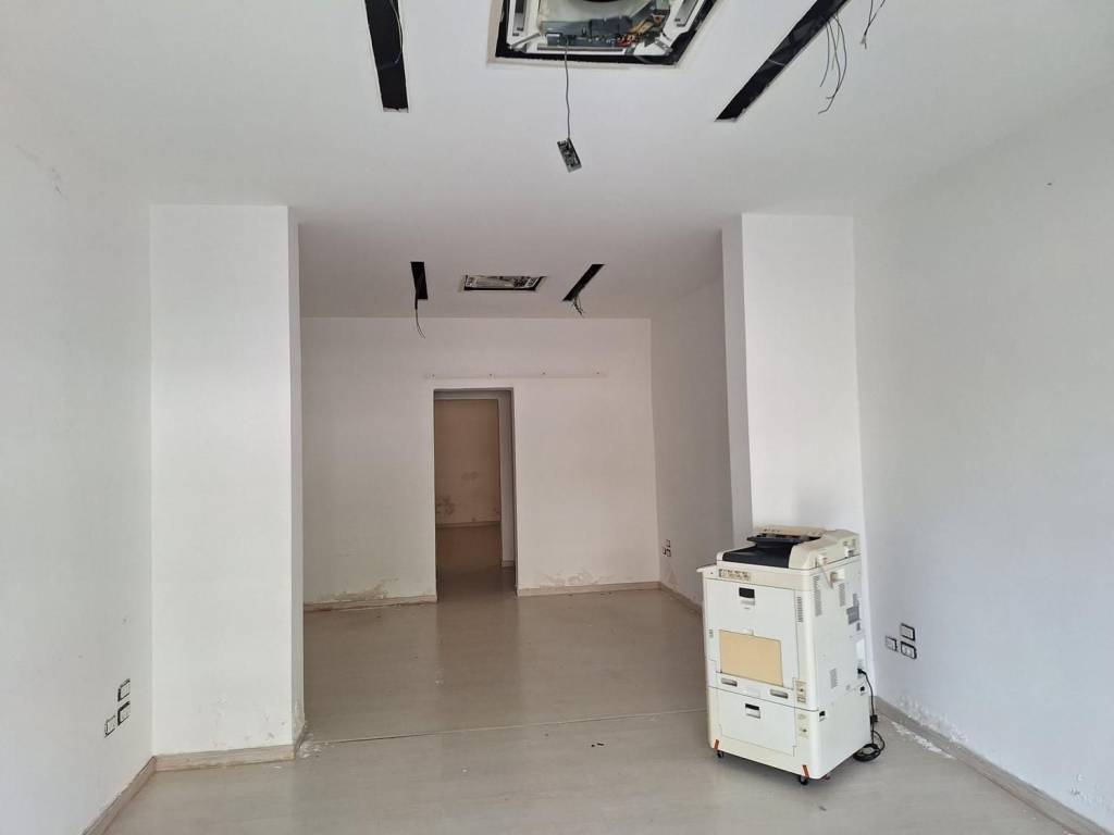 negozio in vendita a Brindisi in zona Commenda