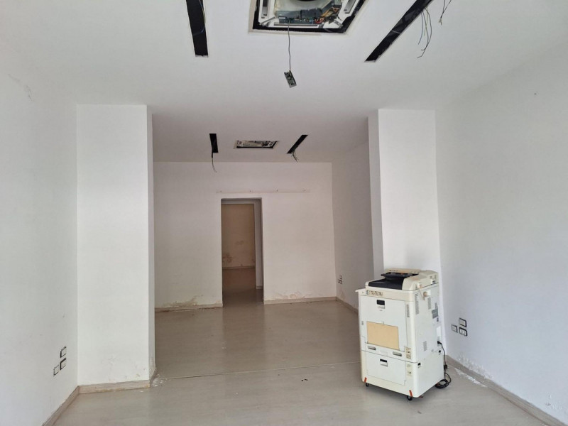 negozio in vendita a Brindisi in zona Commenda