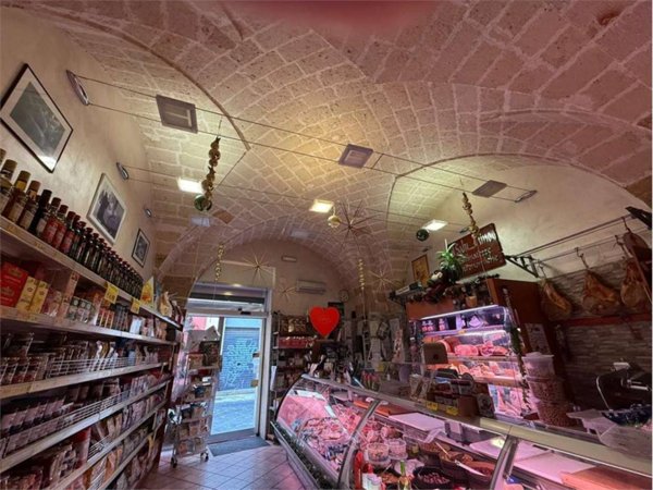 negozio in vendita a Brindisi in zona Centro Città