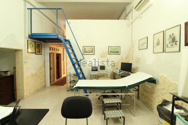 ufficio in vendita a Brindisi in zona Commenda