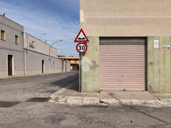 negozio in vendita a Brindisi in zona Centro Città