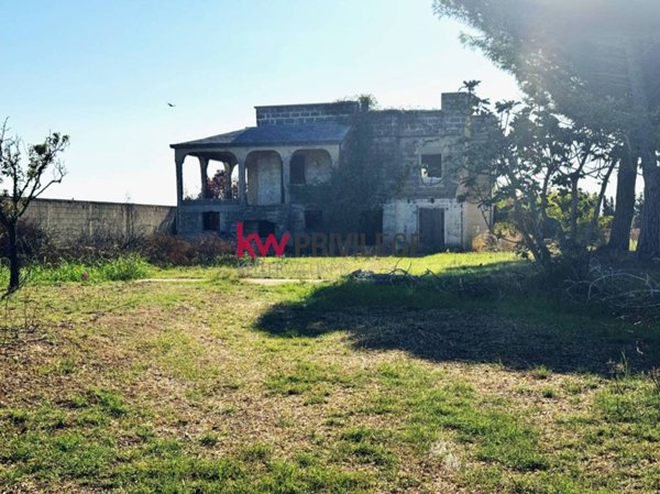 casa indipendente in vendita a Brindisi in zona Santa Maria del Casale