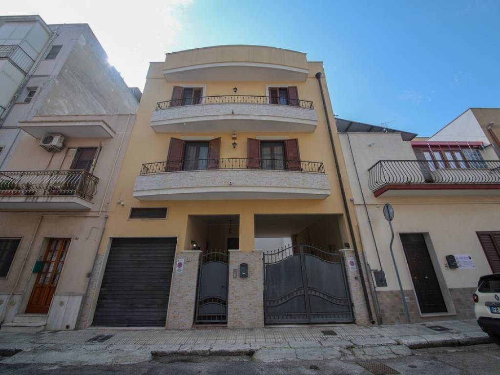 casa indipendente in vendita a Brindisi in zona Commenda