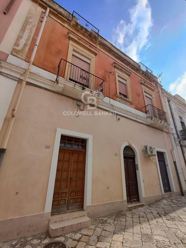 casa indipendente in vendita a Brindisi in zona Centro Città