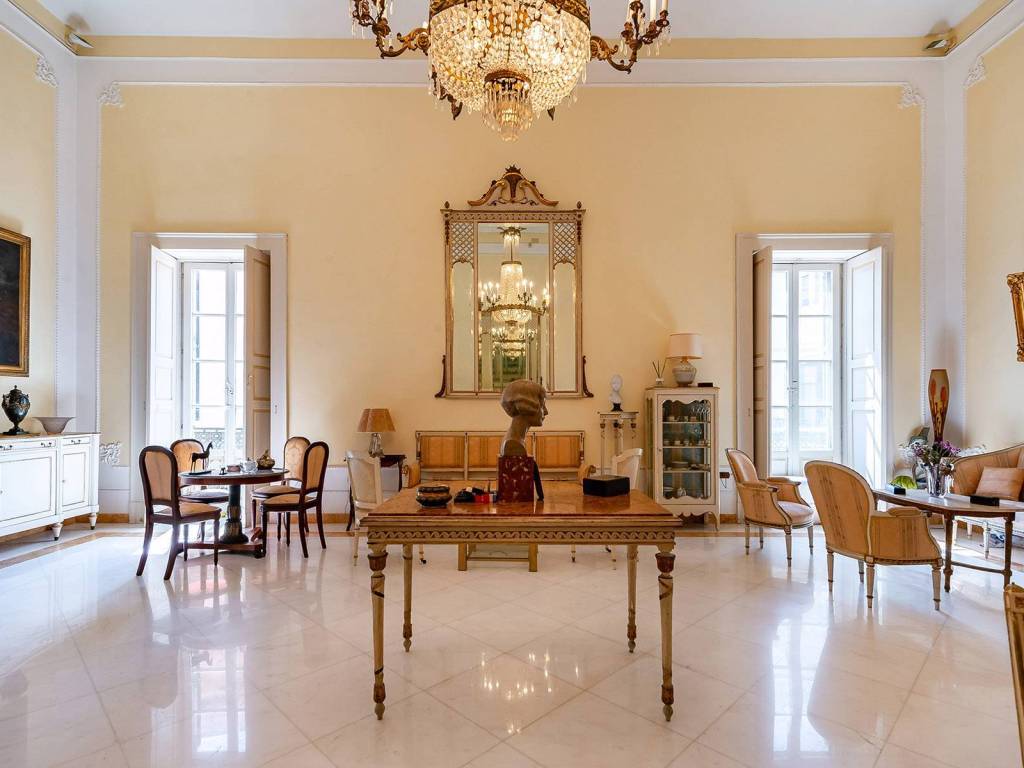 intera palazzina in vendita a Brindisi in zona Centro Città