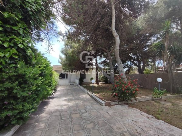 casa indipendente in vendita a Brindisi in zona Paradiso