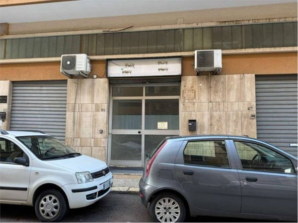 locale commerciale in vendita a Brindisi in zona Commenda