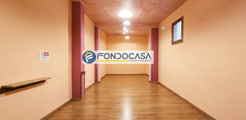 negozio in vendita a Brindisi in zona Centro Città