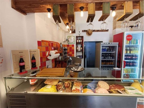 negozio in vendita a Brindisi in zona Centro Città
