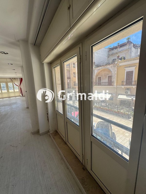 ufficio in vendita a Brindisi in zona Centro Città