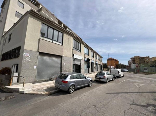 negozio in vendita a Brindisi in zona Cappuccini