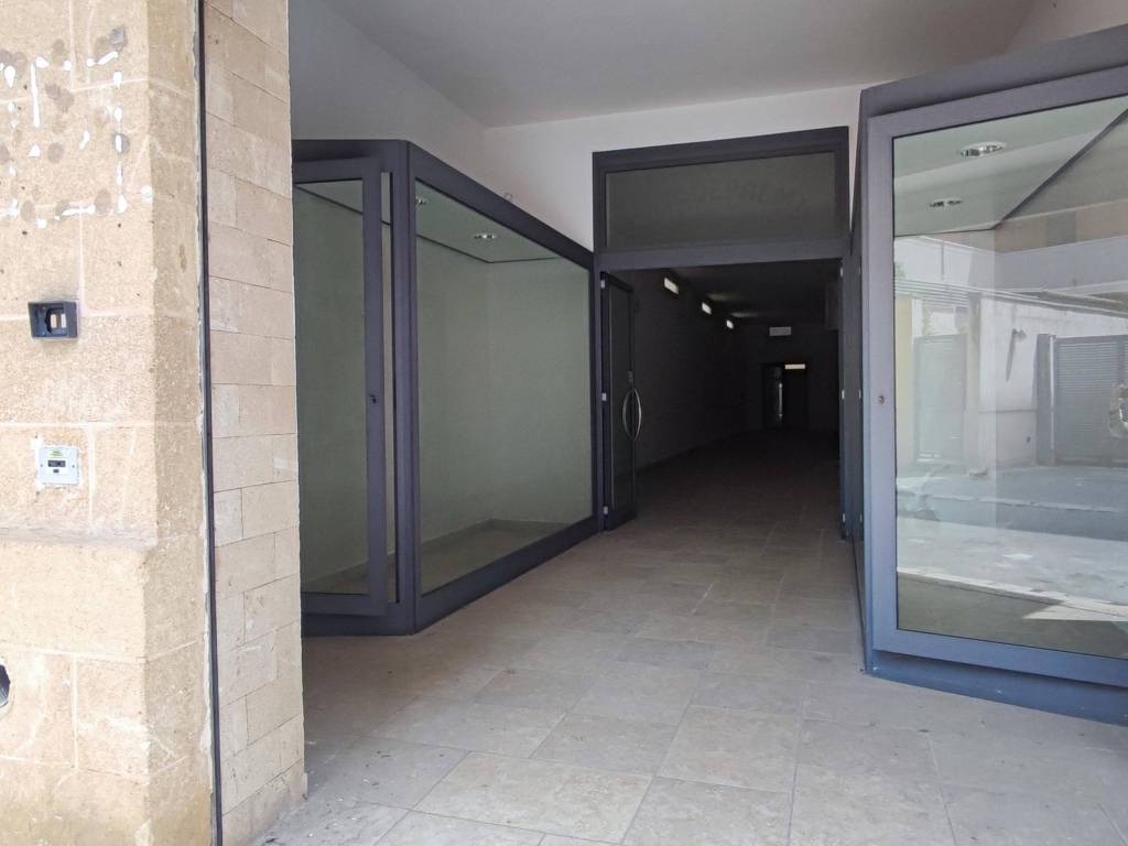 negozio in vendita a Brindisi in zona Cappuccini