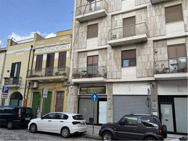 locale commerciale in vendita a Brindisi in zona Centro Città