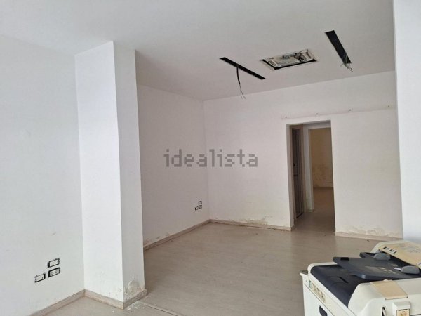 locale commerciale in vendita a Brindisi in zona Commenda