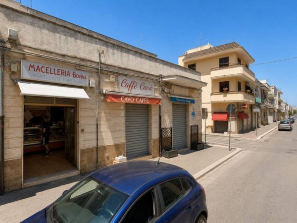 intera palazzina in vendita a Brindisi in zona Commenda