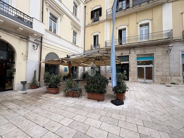 locale commerciale in vendita a Brindisi in zona Centro Città