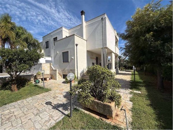 casa indipendente in vendita a Brindisi in zona Paradiso