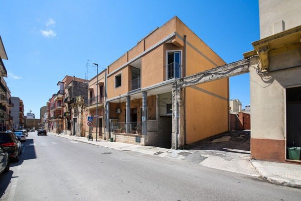 casa indipendente in vendita a Brindisi in zona Centro Città