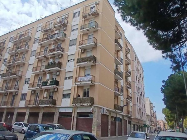 negozio in vendita a Brindisi in zona Commenda