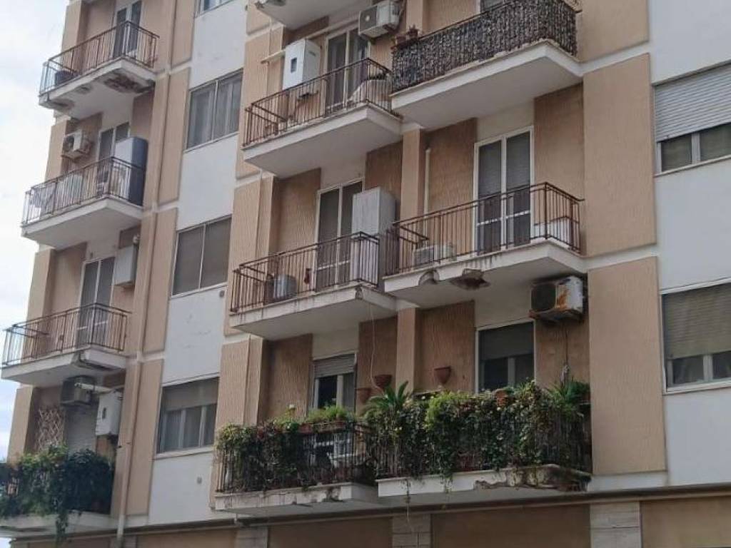 negozio in vendita a Brindisi in zona Commenda