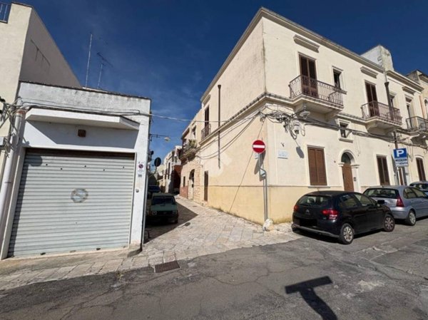casa indipendente in vendita a Brindisi in zona Centro Città