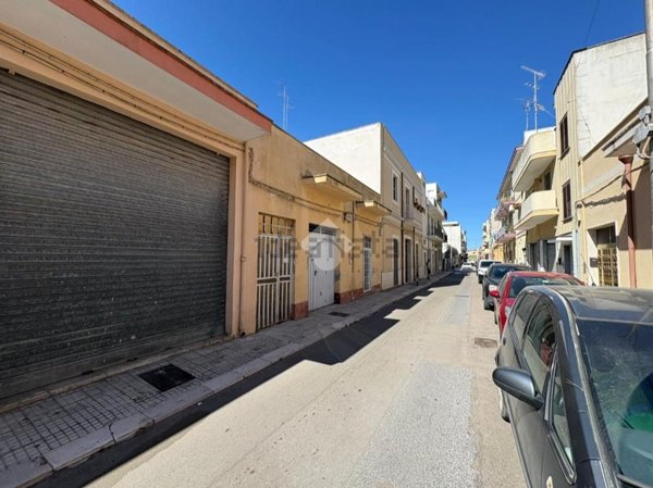 casa indipendente in vendita a Brindisi in zona Centro Città