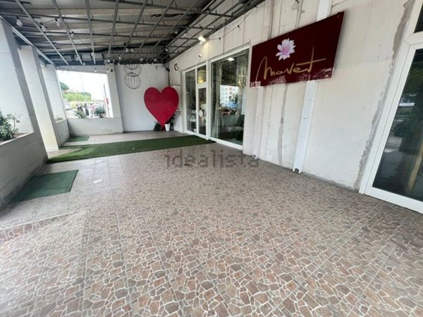 locale commerciale in vendita a Brindisi in zona Centro Città