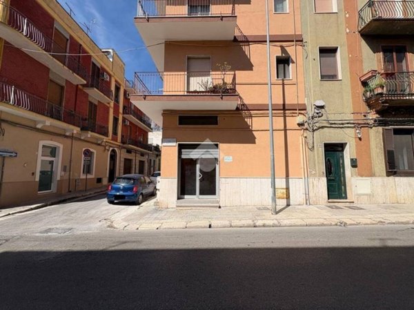 negozio in vendita a Brindisi in zona Centro Città
