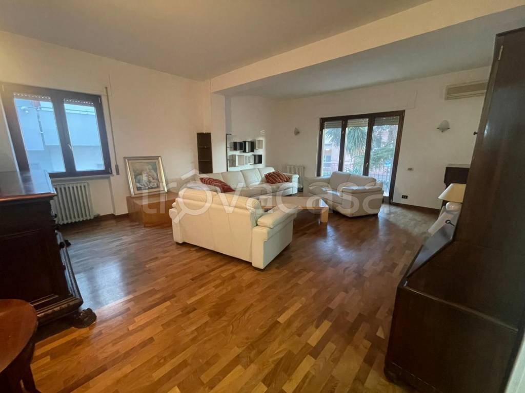 casa indipendente in vendita a Brindisi in zona Centro Città