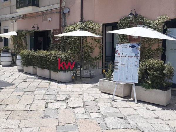 negozio in vendita a Brindisi in zona Centro Città