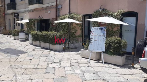 negozio in vendita a Brindisi in zona Centro Città