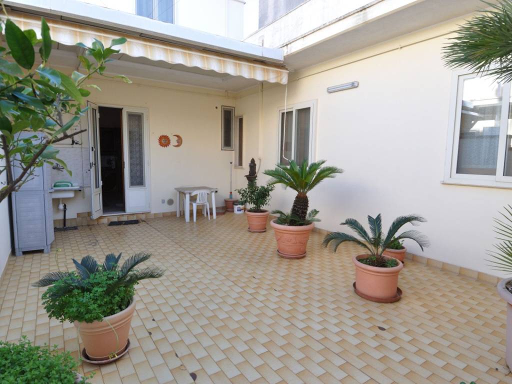 casa indipendente in vendita a Brindisi in zona Centro Città