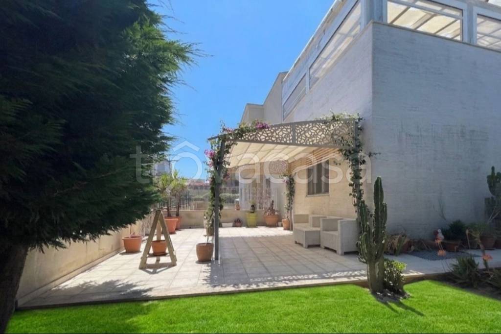 casa indipendente in vendita a Brindisi in zona Santa Maria del Casale