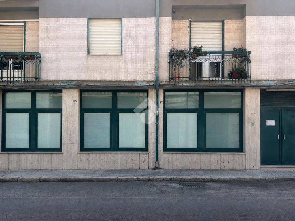 negozio in vendita a Brindisi in zona Commenda