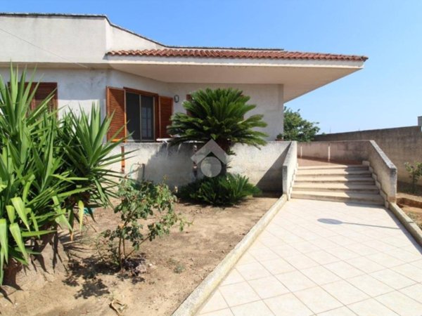 casa indipendente in vendita a Brindisi in zona Tuturano